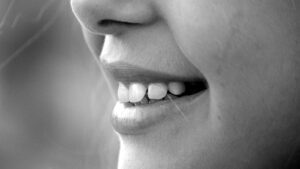 woman smiling teeth